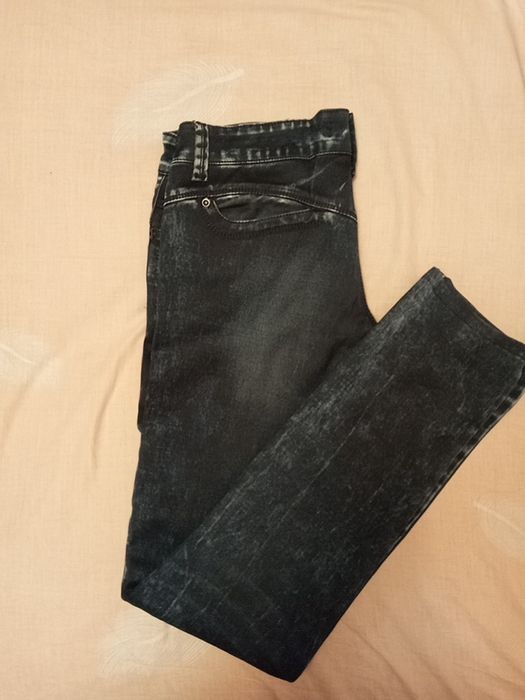 Джинсы б/у в хорошем состоянии