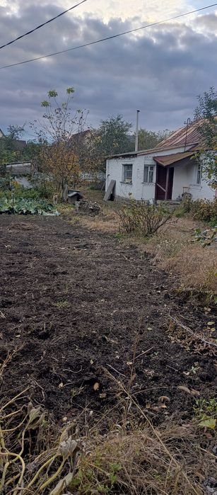 Продається пів будинку.