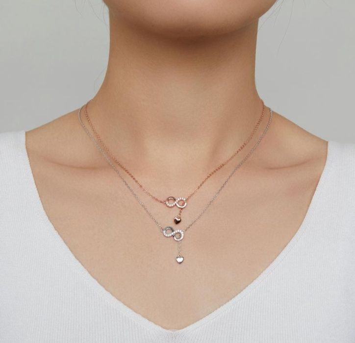 Продам красивую серебряную цепочку 925 с подвеской бесконечность