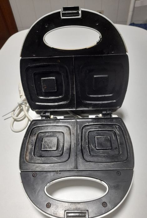 Sanduícheira  Tauros