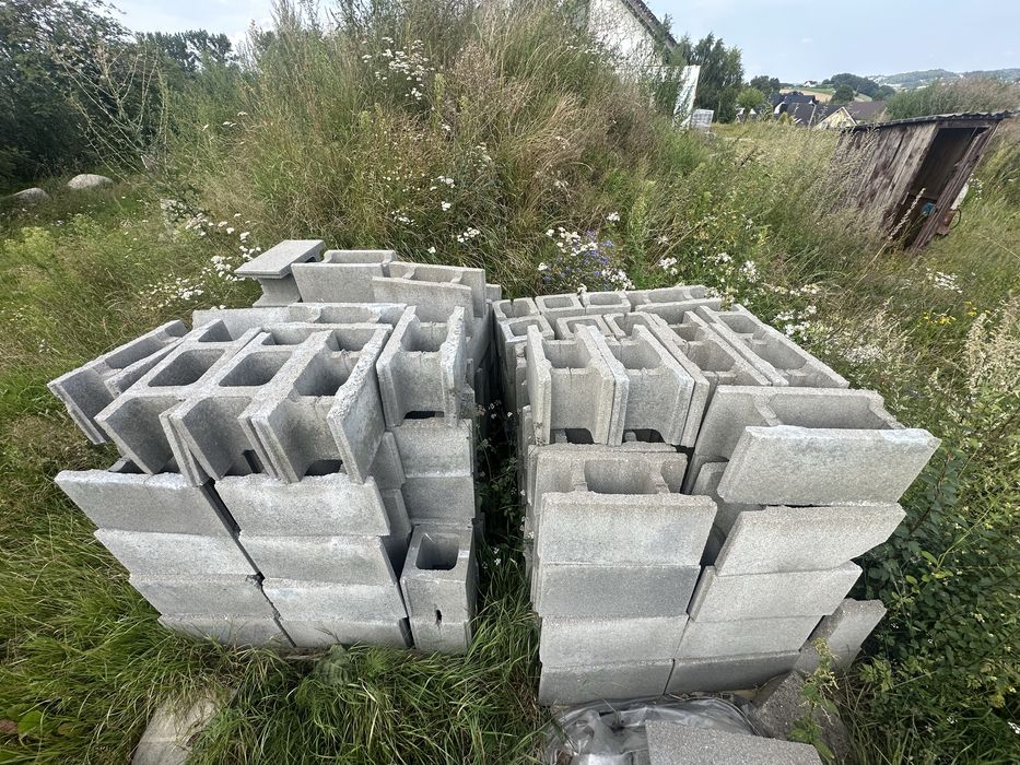 Pustaki szalunkowe betonowe 50×25×24 – ok. 100 szt.