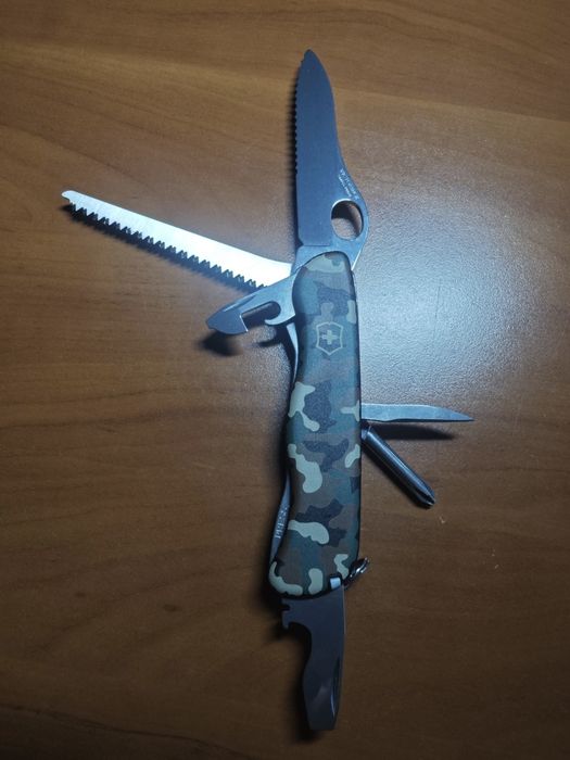 Nóż Scyzoryk Victorinox Trailmaster Camo