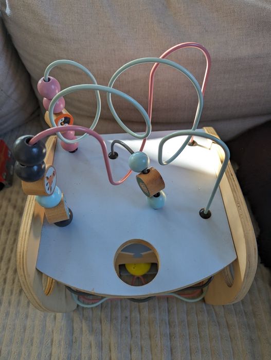 Drewniana zabawka edukacyjna, wielofunkcyjna.