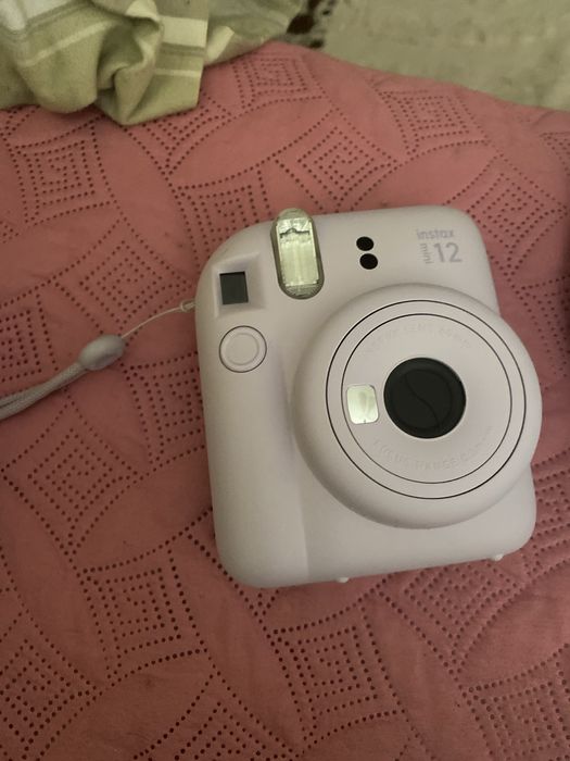 Instax Mini 12 + Capa Mochila