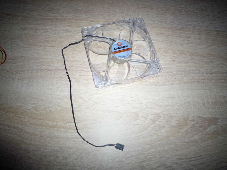 прозрачный вентилятор gamemax 12v 0.16a - тихий