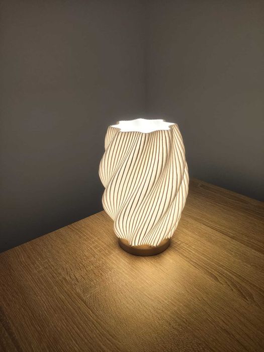 Candeeiro de Mesa 3D | Design Espiral Twisted