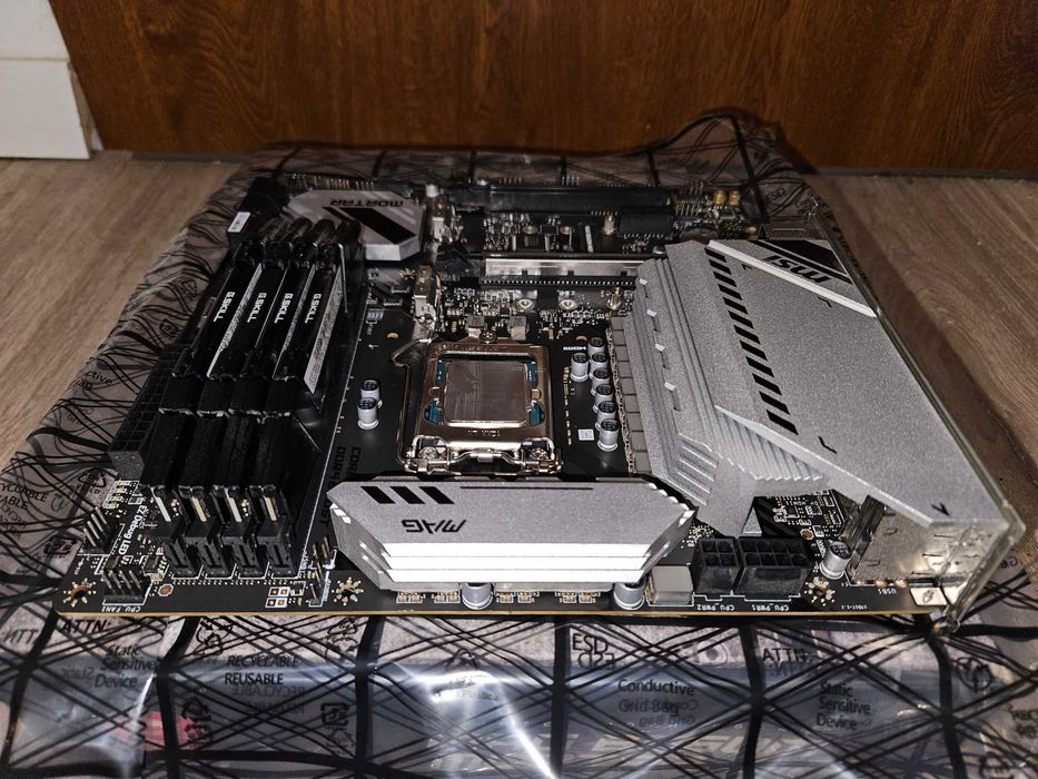 MSI B560 Mortar WiFi + Intel i7 11700KF + 32 GB RAM DDR4 3200 MHz