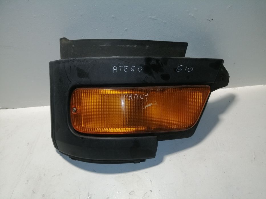 Kierunkowskaz prawy mercedes atego