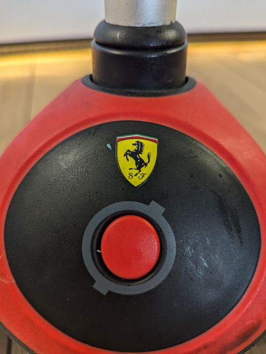 Дитячий самокат Ferrari