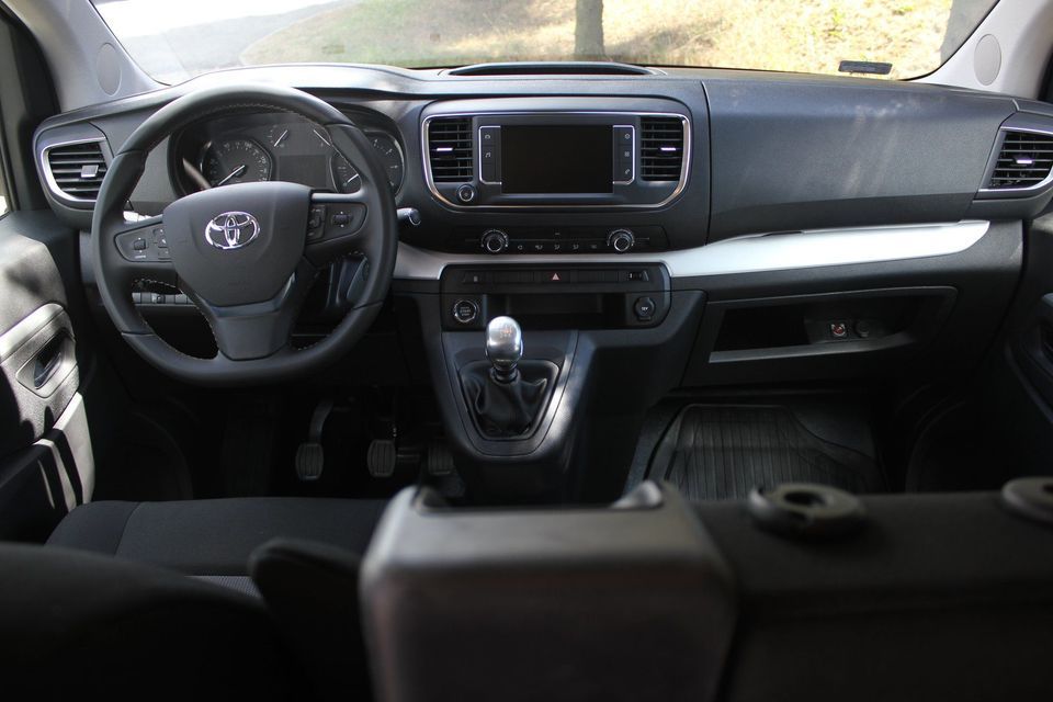 Wynajem Busy 9 osobowe wypożyczalnia busów wakacje Toyota Renault