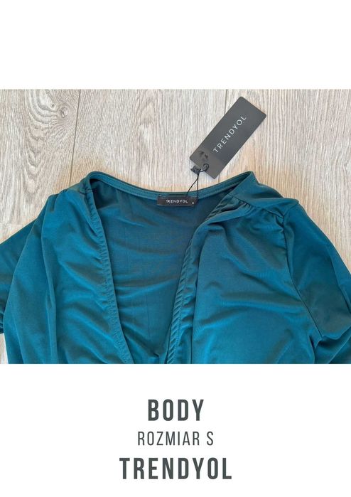 Ciemnozielone Body z głębokim dekoltem