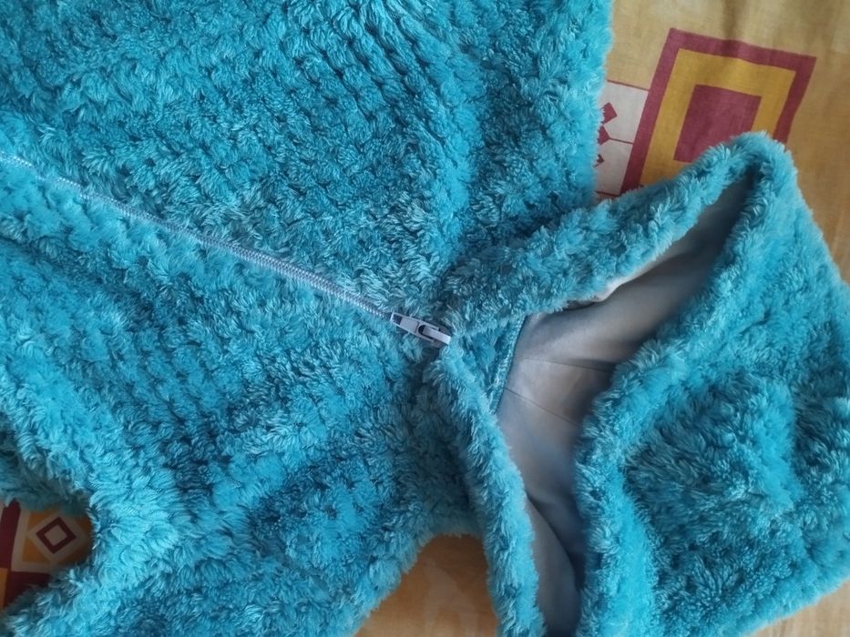 Продам теплую кофту