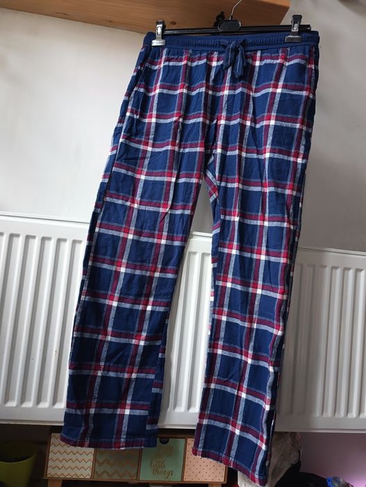 Spodnie piżamowe luźne w kratkę granatowe L