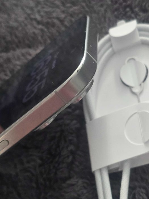 Apple iPhone 16 Pro 256Gb , неверлок , фіз сім, MDM , працює бездоганно , аккум 93%