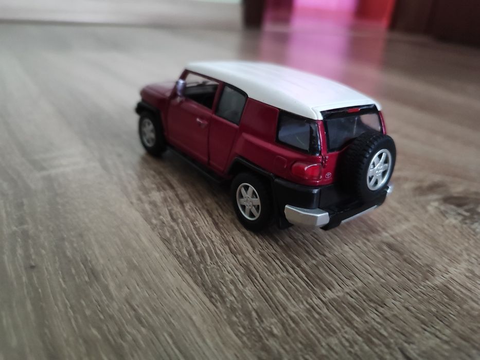 Машинка Toyota FJ Cruiser