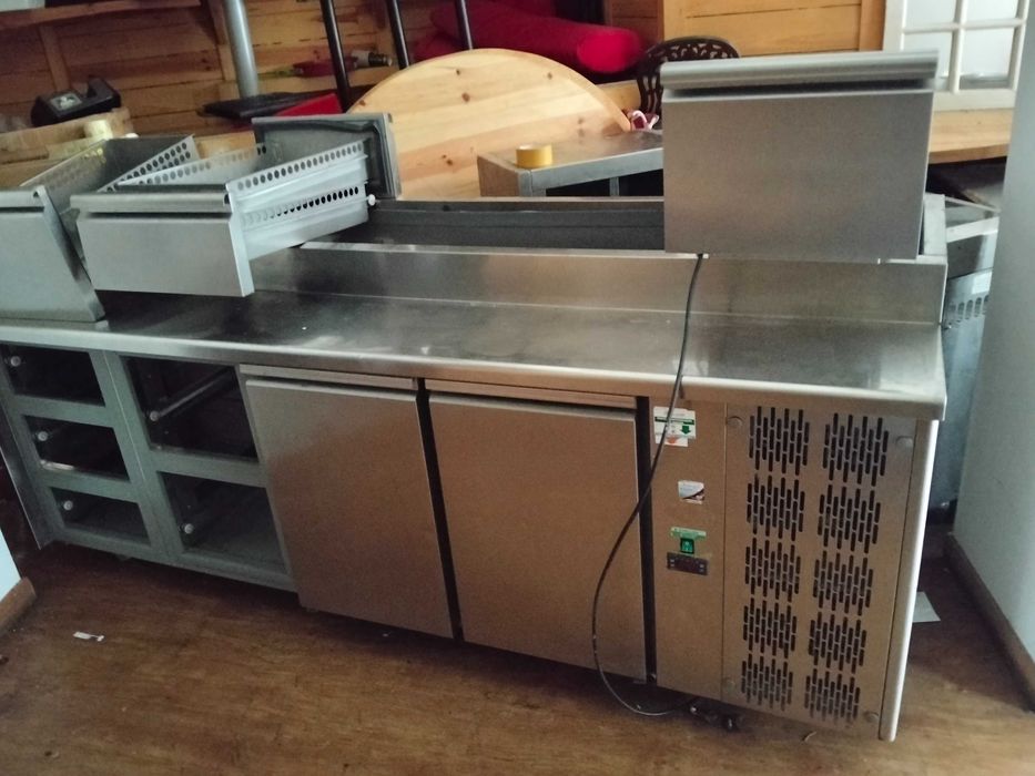Frigorífico Industrial 233 cm - Pouco Usado - 5 Gavetas e 2 Portas