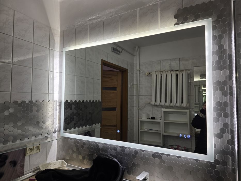 Lustro LED z podświetleniem