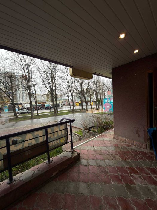 Приміщення 33,5 м² з окремим входом 2 хв від метро Палац Спорту