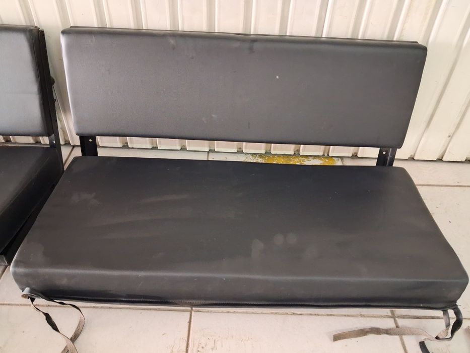 Bancos traseiros laterais para Defender
Pouco usados com dois cintos de segurança para despachar 100eur