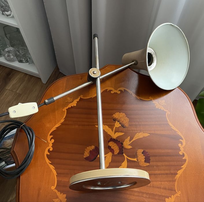 Lampka biurkowa PRL – metalowa, regulowana – styl vintage