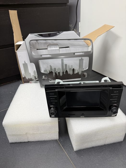 Oryginalne radio VW Golf 7  + ramka  –jak NOWE