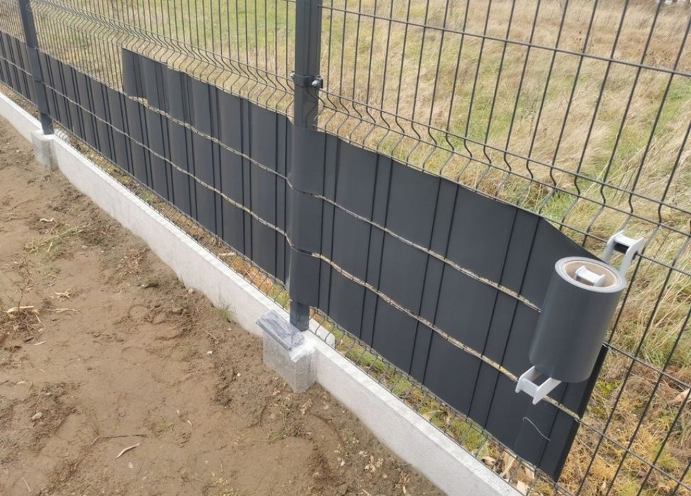 Wieszak montażowy taśmy ogrodzeniowej 19x35