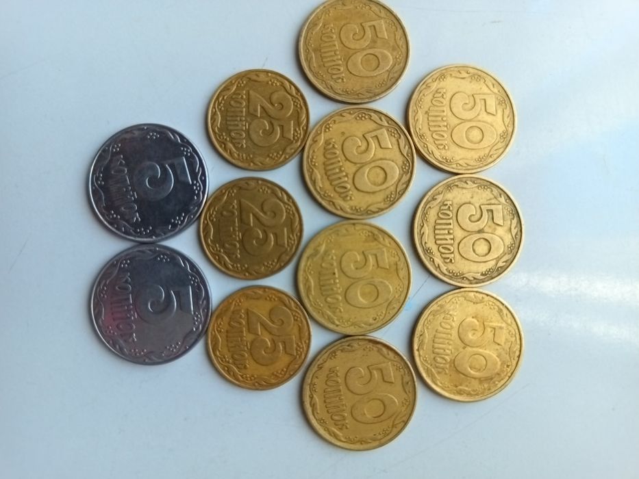 В наявності присутні монетки 1992 року.