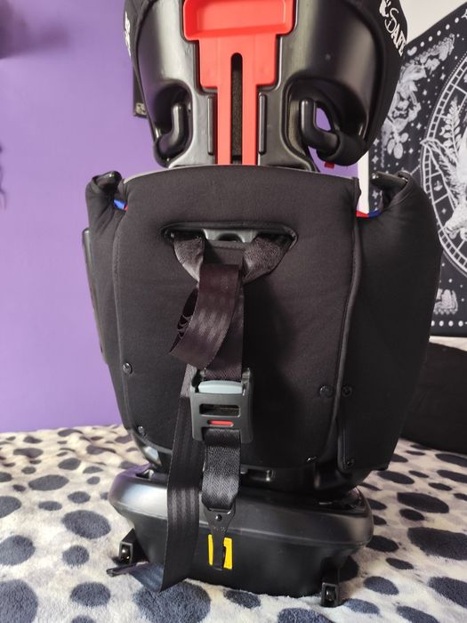 Cadeira auto com sistema SPS e instalação isofix