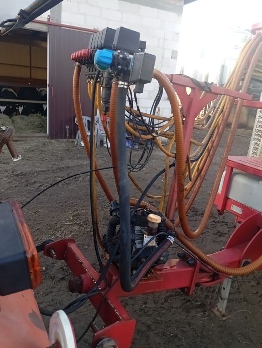 Opryskiwacz ciągany Biardzki 2200l belka 18m.