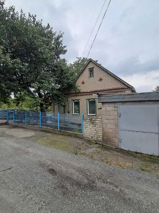 Продам 4-х комнатный дом, Земли 6  соток,  гараж. Победа-6