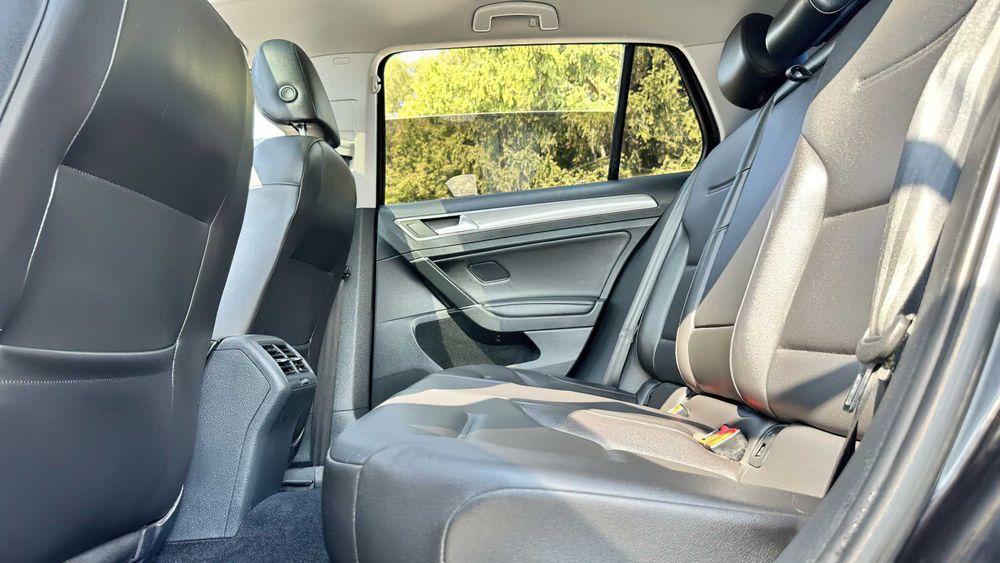 Volkswagen Golf      2019