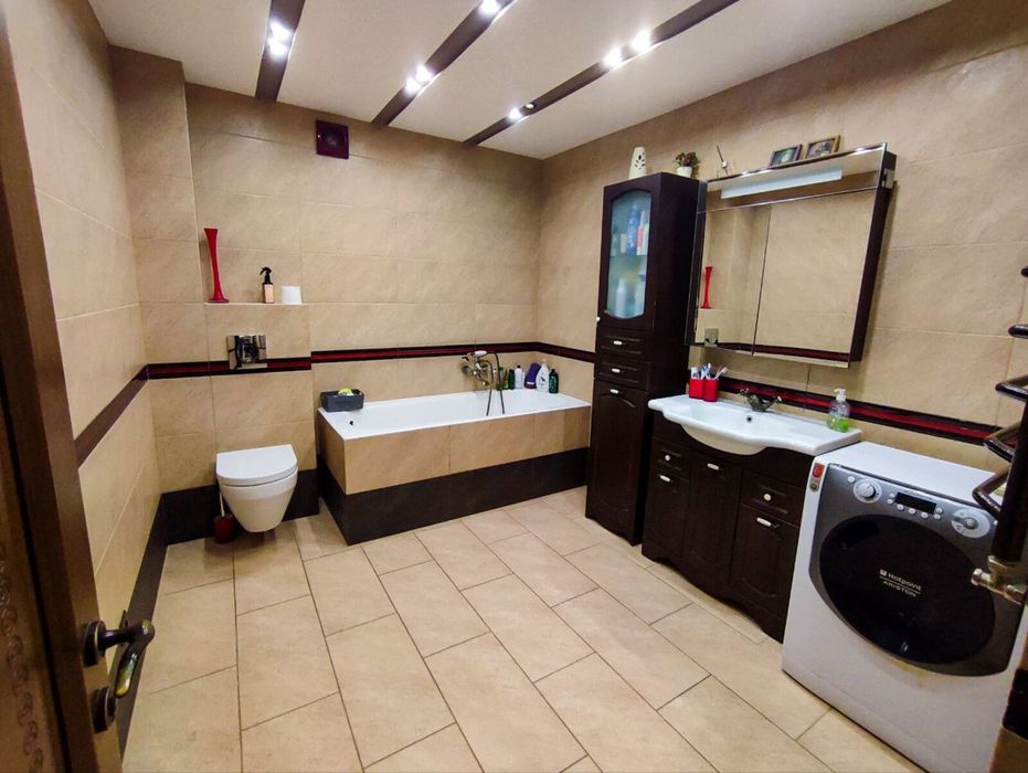 Продаж 3к квартири з видом на парк