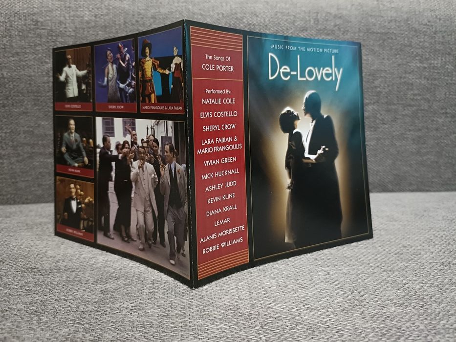 Digipack da banda sonora De-Lovely