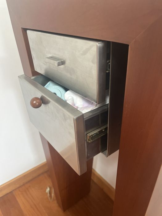 Movel decorarivo  com gavetas aco inox