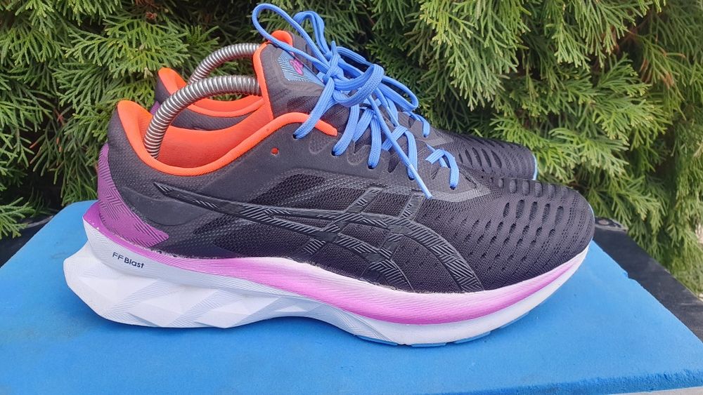 Кросівки asics gel novablast