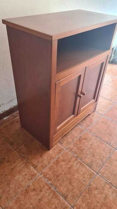 Movel aparador ou TV  em pinho