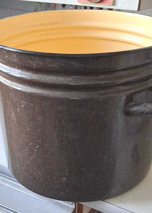 Кастрюля, 40л. Майже нова