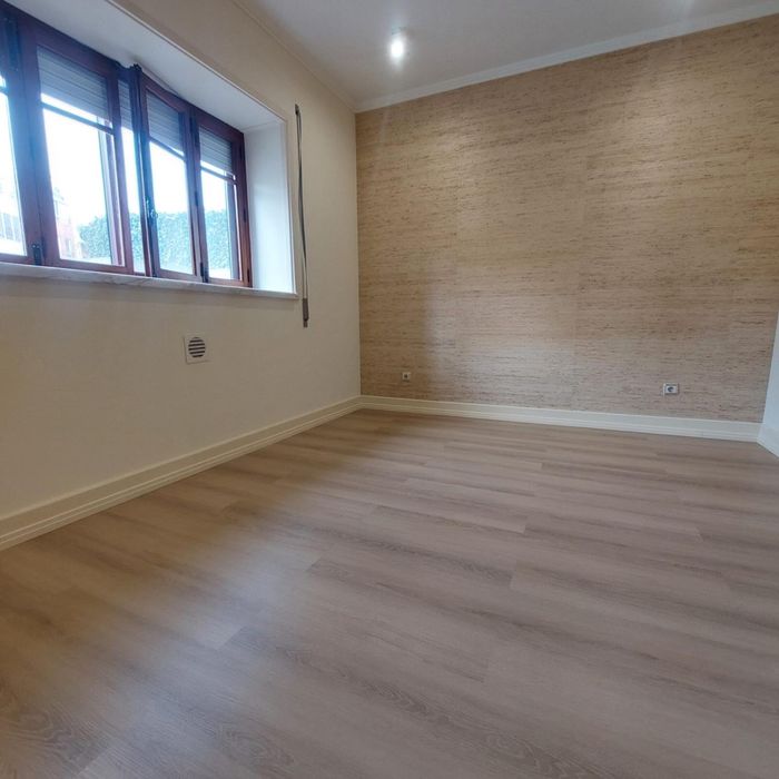 Apartamento T4 totalmente renovado
