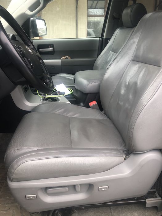 Продам Toyota Sequoia