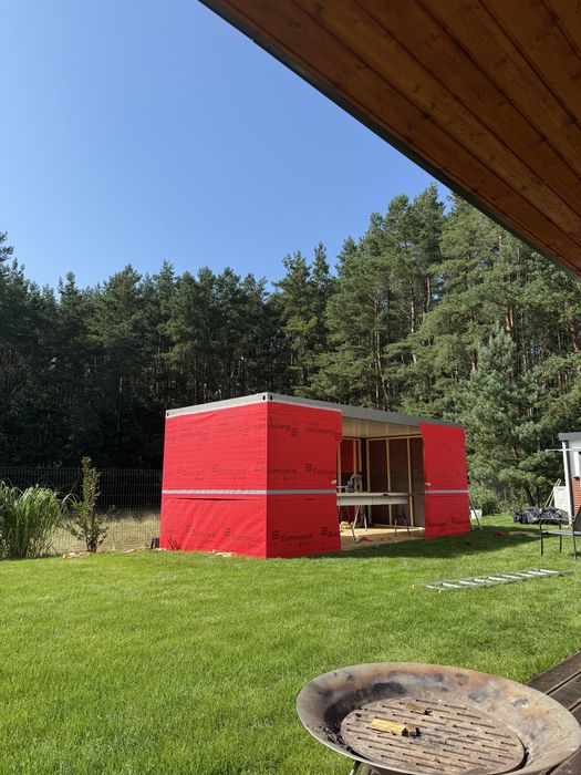 Rama kontenera częściowo zabudowana+szyby witrynowe i wewnetrzne.