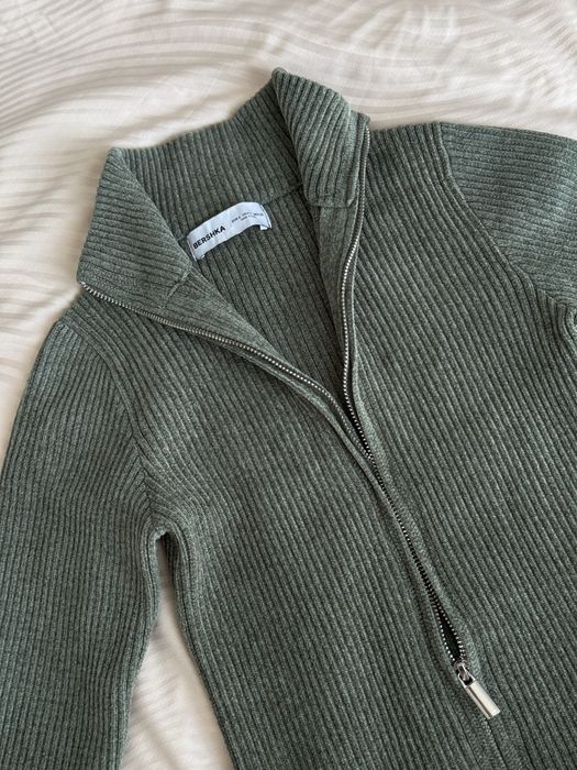 Кофта на замку bershka S