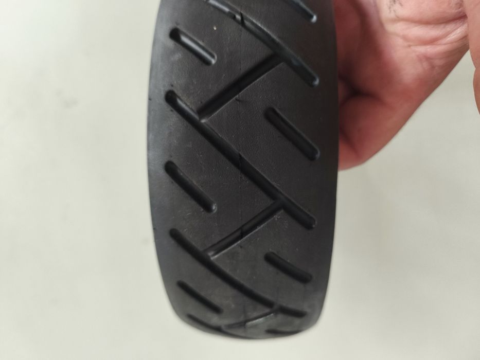 2 pneus Nylon 8 1/2*2 + 2 câmaras de ar
