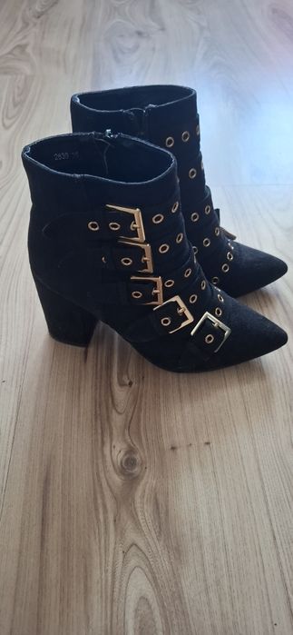 Buty damskie na obcasie 36