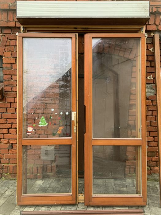 Okno balkonowe drewniane mahon