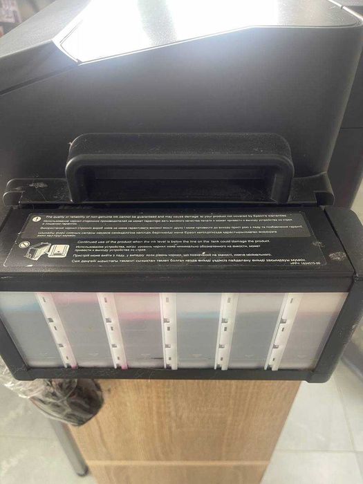 продам принтер EPSON L1800 б\у