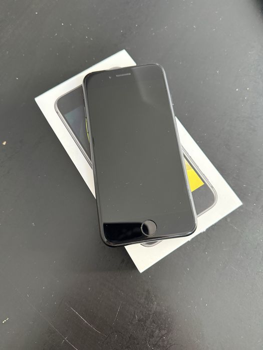 Iphone se 2020 stan bardzo dobry