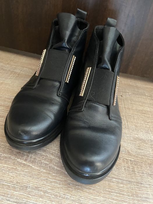 Продам женские ботиночки
