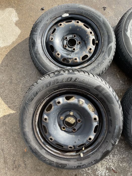 Зимова резина 165/70 R14 з дисками 5-100