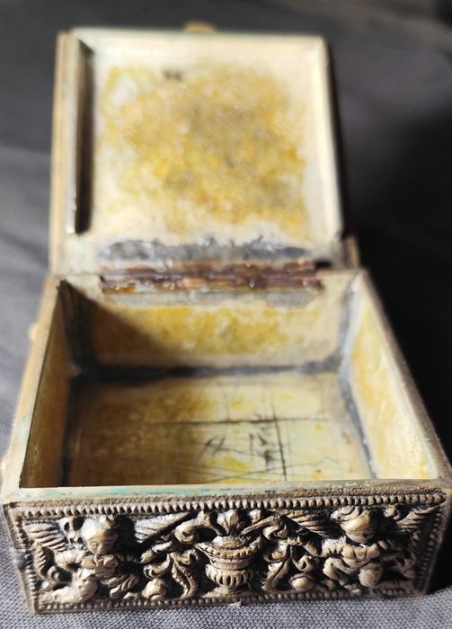 Caixa em latão vintage