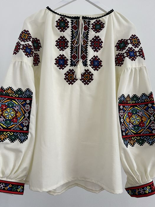 Жіноча вишиванка